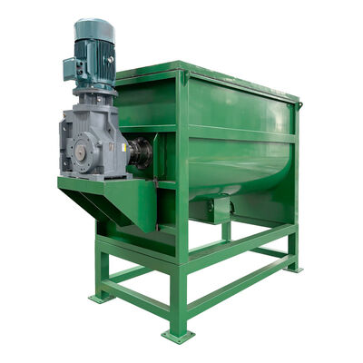 Machine mélangeuse à ruban offrant un mouvement axial alternatif et un mouvement de retournement radial pour un mélange approfondi de poudres et de pâtes